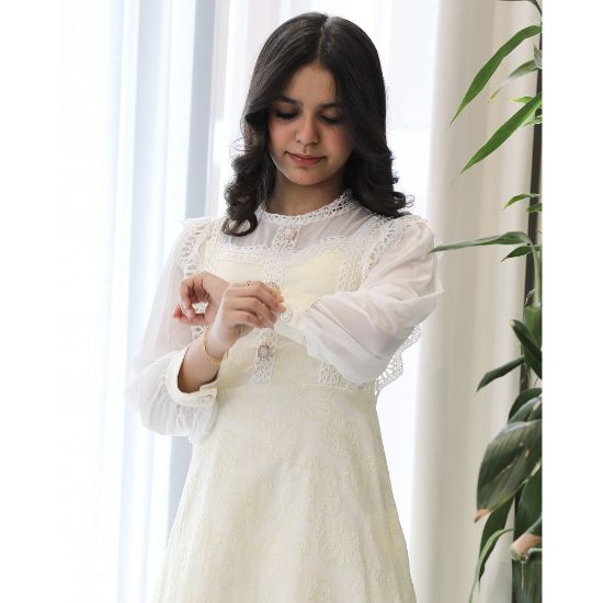 صورة فستان بناتي كريمي بنقوش وكلفة بيضاء وأكمام شفافة | ألوان (سماوي، كريمي) - kj2101